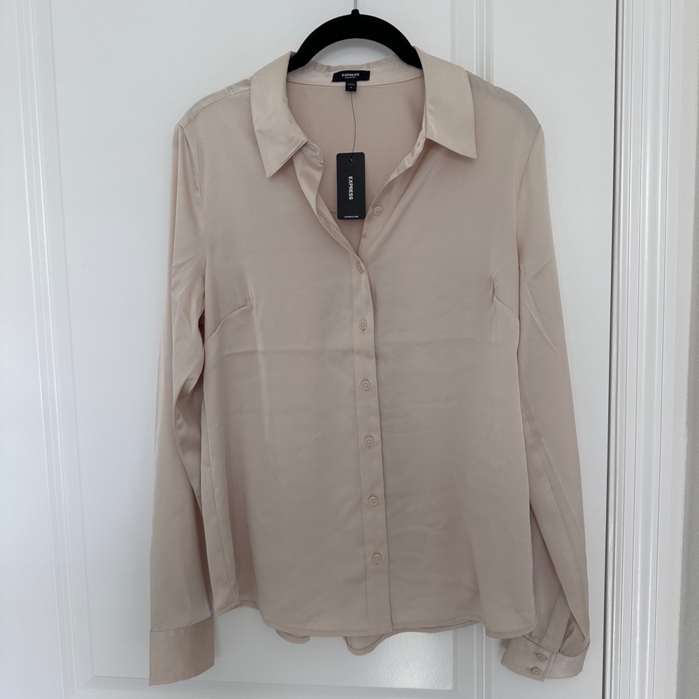 NWT - Express Best Loved Satin Portofino Shirt - Sandshell Size S